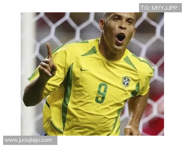 足球场上的巨星魅力脸大也能成就辉煌的足球传奇