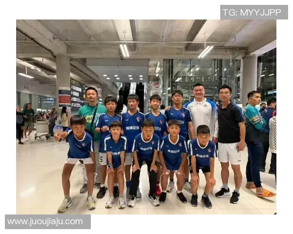 足球场上的风采与魅力明星们的独特发型与踢球技巧结合的完美演绎