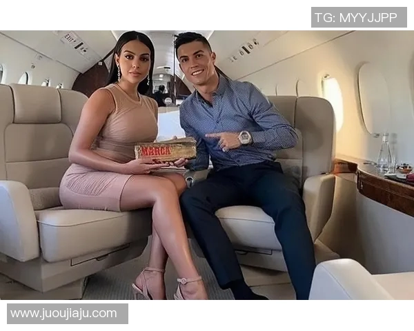 足球明星与女星同框瞬间揭秘魅力背后的故事与友谊