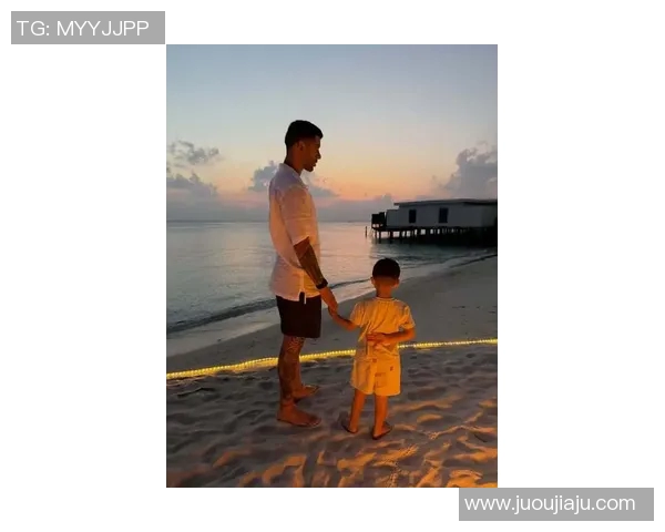 足球明星C罗儿子成长瞬间精彩照片分享与家庭生活点滴回顾