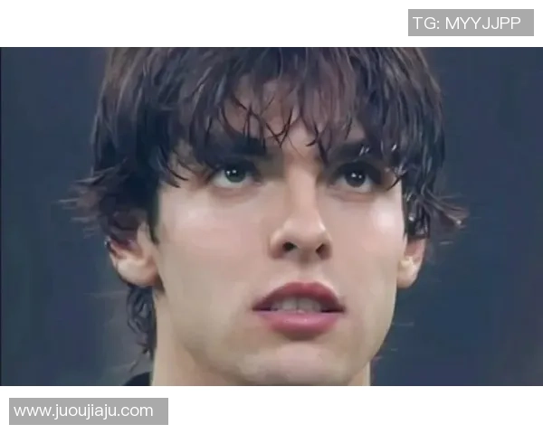 足球明星卡卡携手综艺节目展现球场外的精彩人生与幽默魅力