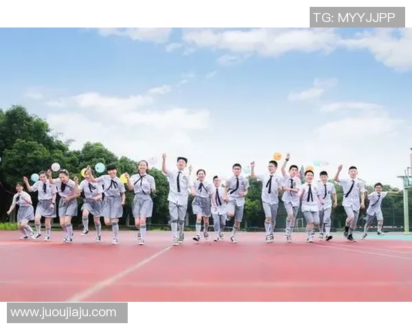 张伟哲的足球梦想之路从青涩少年到职业球员的成长故事