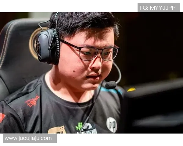 足球明星库特斯的传奇故事与职业生涯全解析