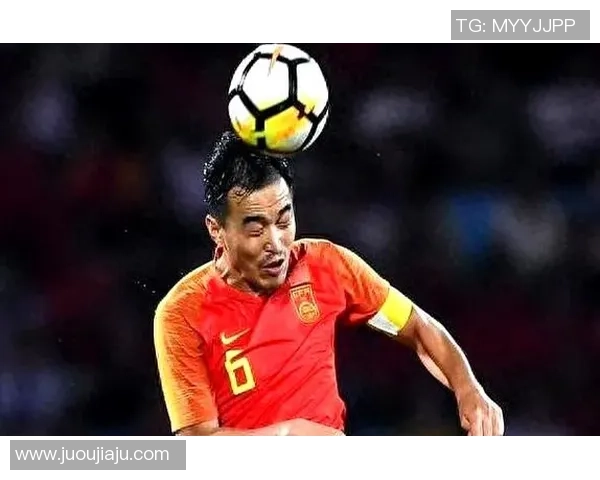 足球明星展现音乐才华玩乐器视频引发球迷热议