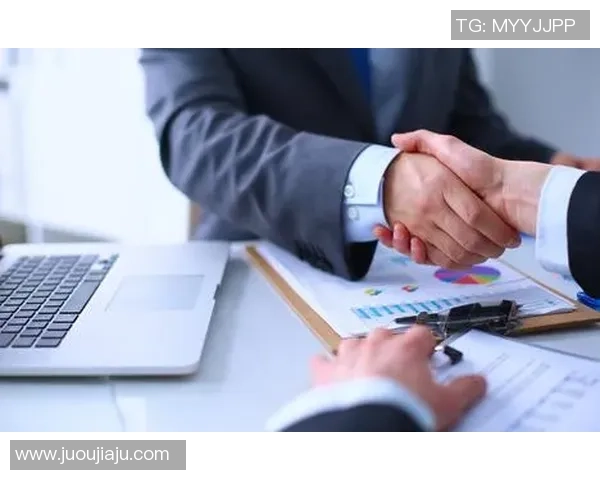 足球明星握手瞬间精彩集锦视频素材分享让你感受球场魅力与友谊的力量