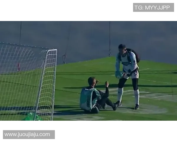 足球明星挑战极限运动踢猪膀胱引发热议与欢笑的奇趣时刻