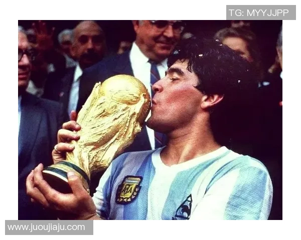 足球明星最出名的瞬间与传奇故事揭示他们背后的努力与荣耀 足球明星最出名的瞬间与传奇故事揭示他们背后的努力与荣耀