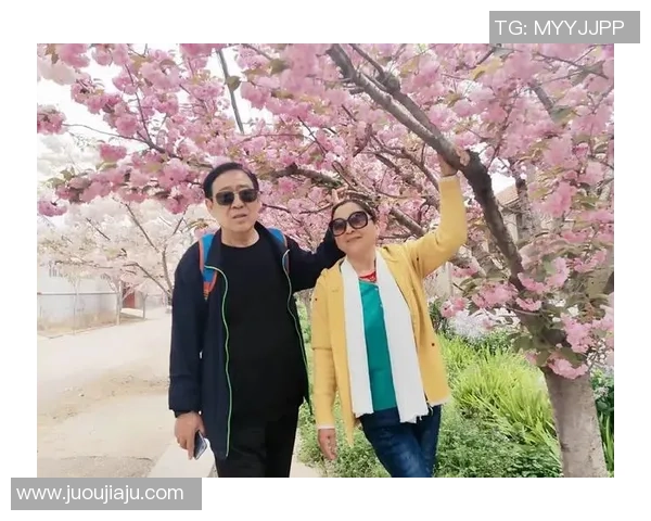 足球明星温馨时刻与家人共享生活点滴的幸福时光