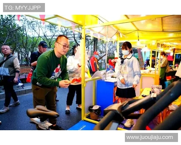 足球明星畅享自助餐美食盛宴与球迷共享欢乐时光