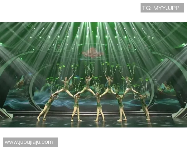 足球明星的杂技表演魅力揭秘让你惊叹不已的运动才华与艺术结合