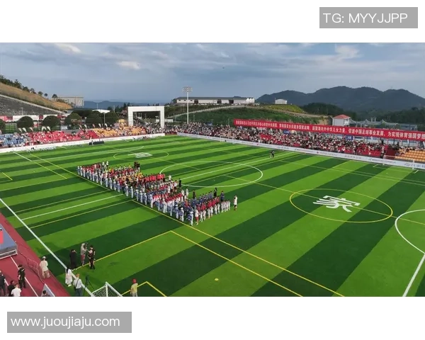 足球明星积极回馈家乡助力国家发展与青少年足球事业