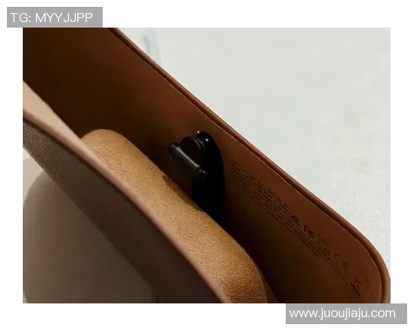 足球明星眼镜盒的时尚魅力与实用性完美结合，展现个性与品位的必备单品