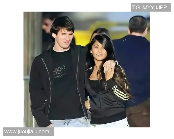 足球明星背后的骄傲与支持她的漂亮妈妈们的故事与人生